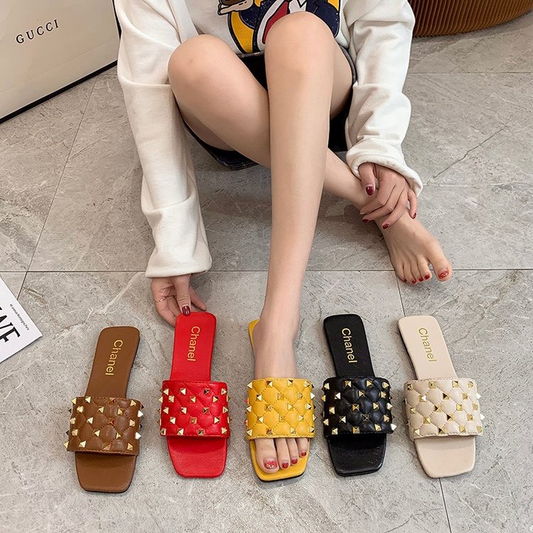 Dép lê sandal chống trượt nhiều màu gắn đinh tán size lớn 35-42