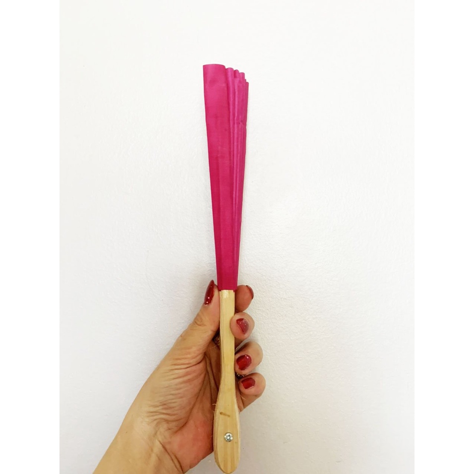 Quạt vải lụa xếp,viết chữ thư pháp truyền thống Việt Nam dài 25cm
