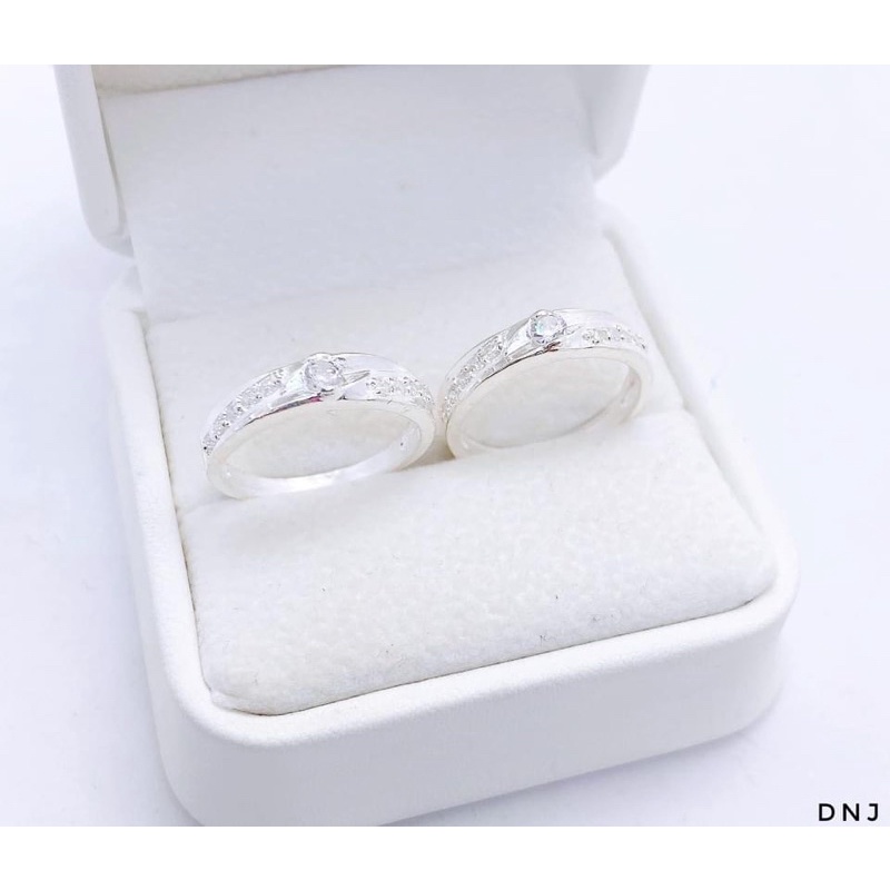 Nhẫn đôi nhẫn cưới mặt đá chéo trẻ trung LINH MIU SILVER