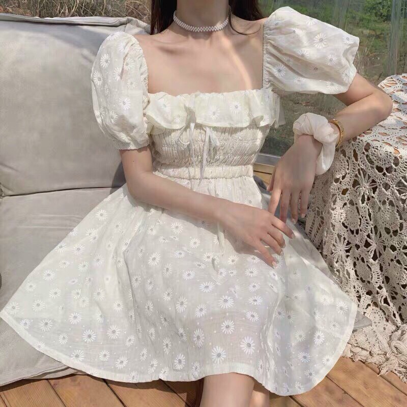 Đầm nữ hoa cúc cổ vuông tay phồng trễ vai nhúm ngực