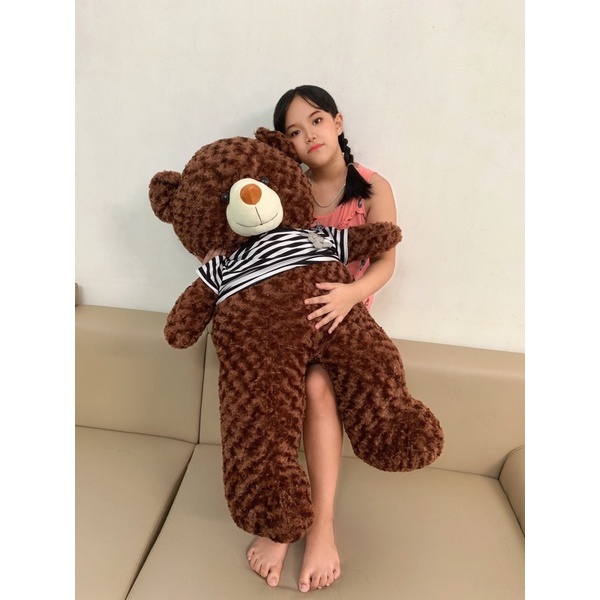 Gấu teddy 1m2. Ngày bé thơ mẹ cho con đủ loại thú bông xinh xắn, giờ lớn hơn cũng có size lớn lun