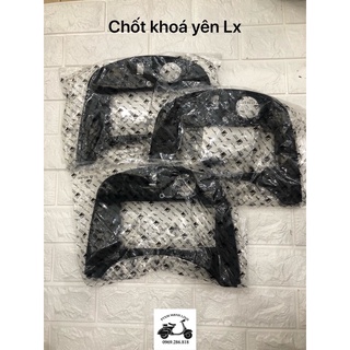 Chốt khoá yên vespa lx