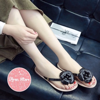 Dép nhựa hoa 2 màu hồng và đen, bền đẹp, đi mưa gió, chống ngấm nước, chống trơn trượt