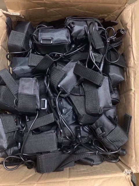 Cục pin và dây sạc đèn siêu sáng