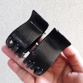 Kẹp tóc 5 răng vân nhám màu đen