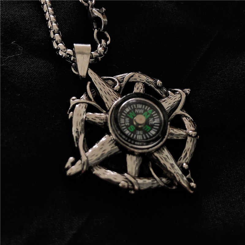 13160Europe and the United States titanium steel Korean version of the wild men and women compass necklace