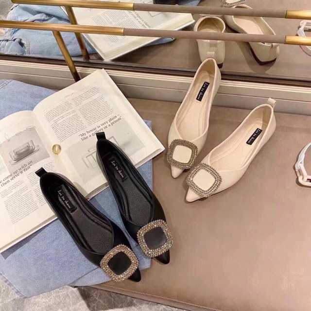 Giày búp bê mũi nhọn nơ đá da mềm đen be