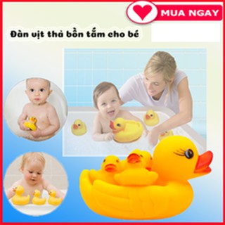 Đàn vịt thả bồn tắm cho bé 1 mẹ 3 con