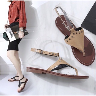 Giày sandals đế bệt viền đinh -280k