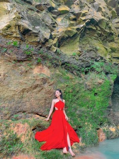 Đầm maxi xẻ yếm