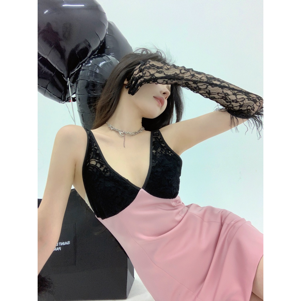 Đầm Hai Dây Cổ Chữ V Màu Sắc Quyến Rũ + Găng Tay Ren Lông Đà Điểu