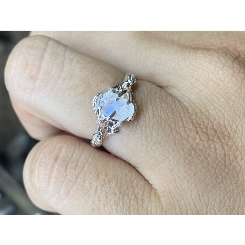nhẫn bạc 950 đá moonstone t.h.ô!