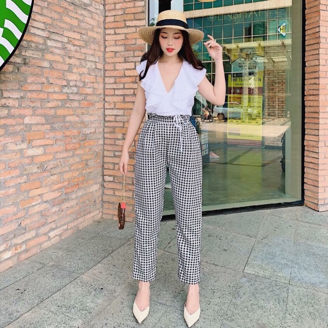 Set loại 1 áo croptop bèo trắng quần Caro baggy