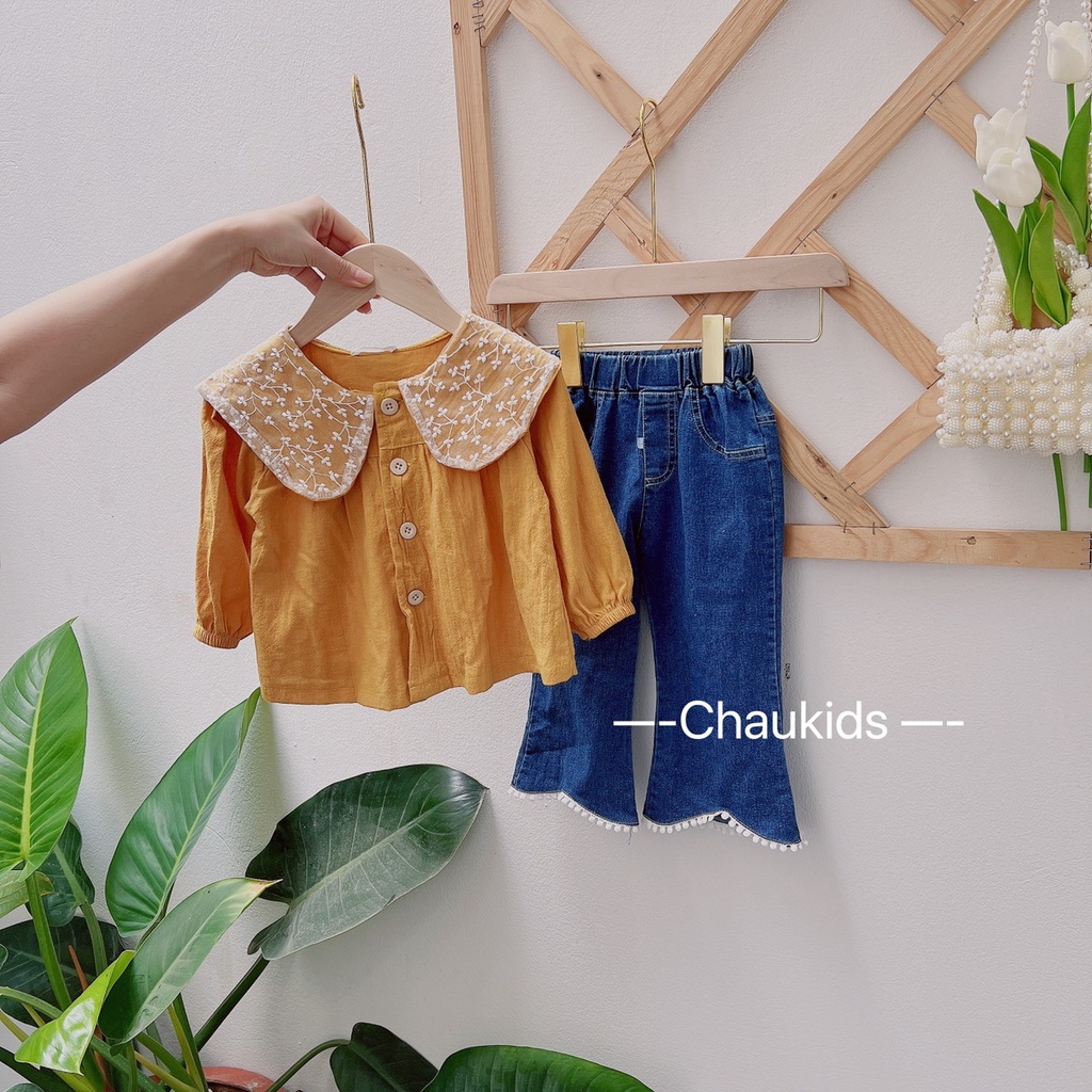 Set áo vàng cổ ren hạt quần loe bé gái
