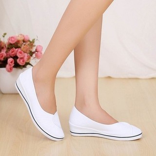 Giày lười nữ màu trắng