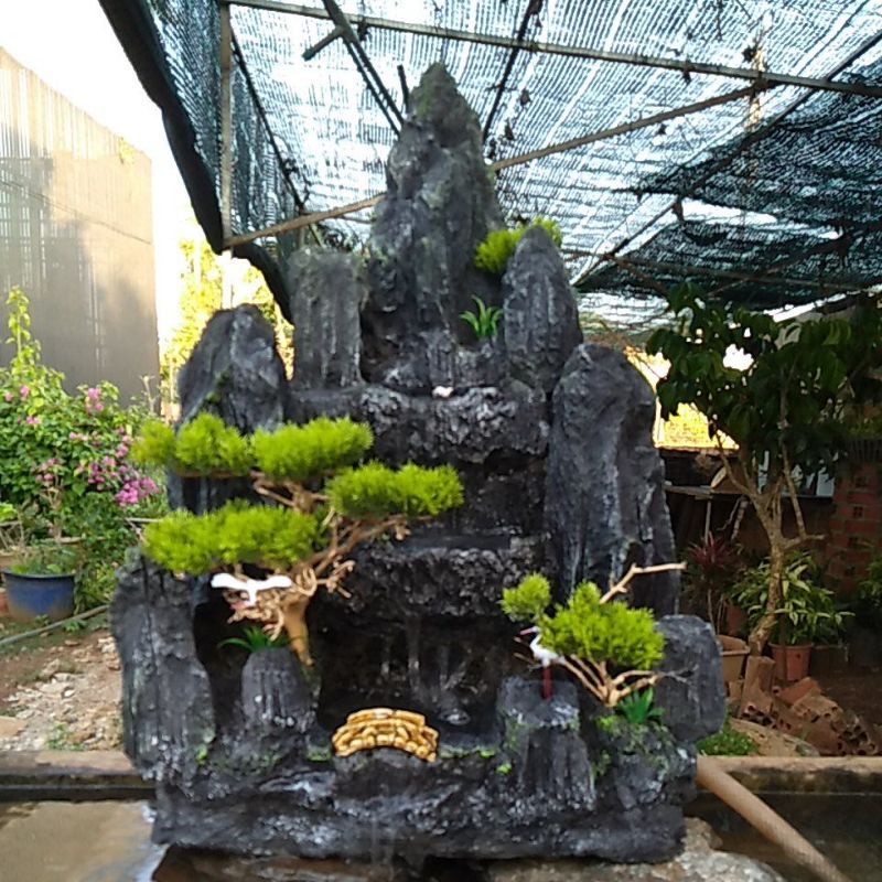 Hòn non bộ có thác nước