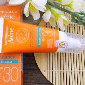 Kem Chống Nắng Avene Cho Da Nhờn Mụn - Avene Protection Cleanance Sunscreen SPF30+ 50ml