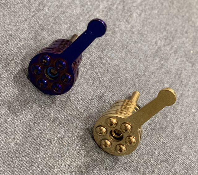 Móc giữa 6 ốc titan