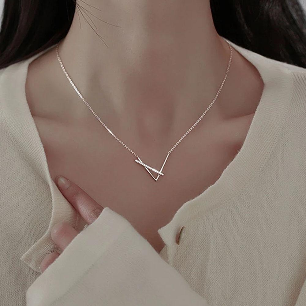 Vòng Cổ Choker Mặt Chữ V Lấp Lánh Thời Trang
