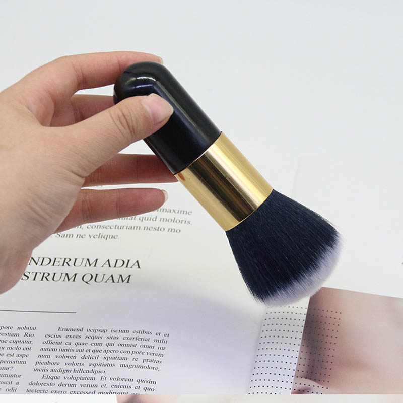 Cọ trang điểm đánh phấn nền tiện dụng