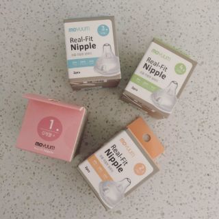 BÌNH SỮA MOYUUM 270ml (KO NÚM) + NÚM ti theo size ( nghĩa là 1 bình 1 núm)
