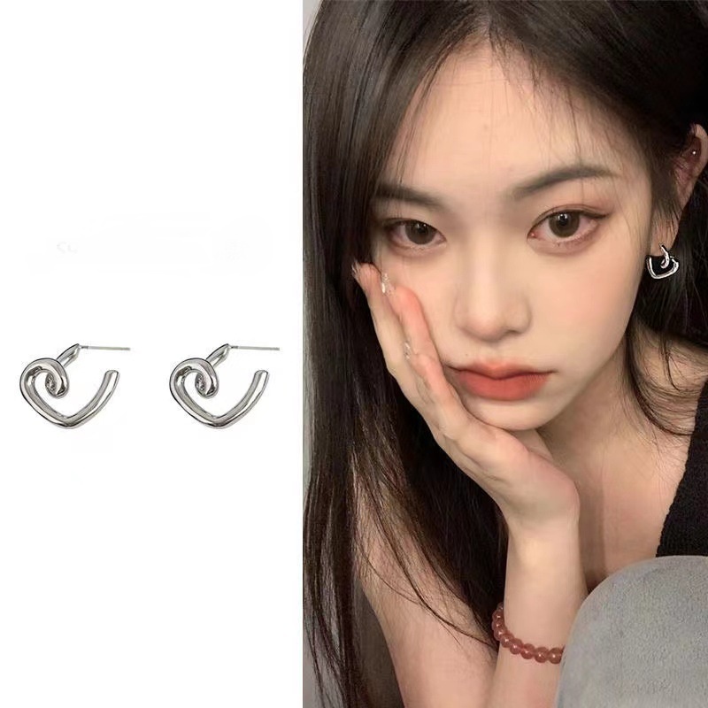 Bông tai nữ trái tim móc đặt biệt trang sức sg tình yêu