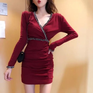 Đầm ôm vạt chéo