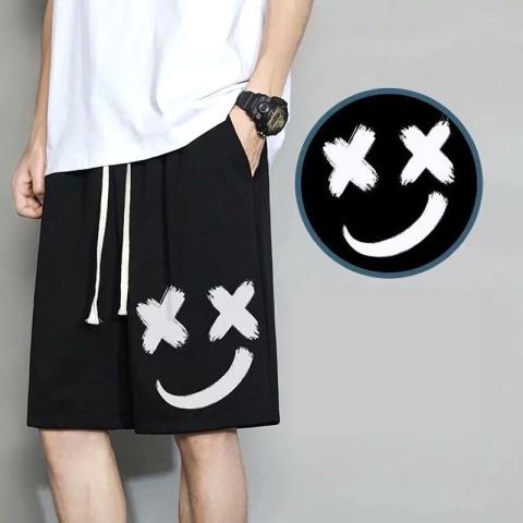 Quần short in hình mặt cười