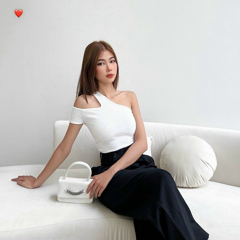 Áo kiểu croptop lệch 1 bên vai khoét vai cực xinh , chất thun gân mềm mịn