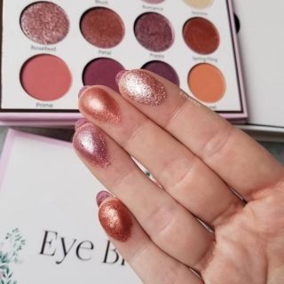 Bảng phấn eye bloom của beauty creation