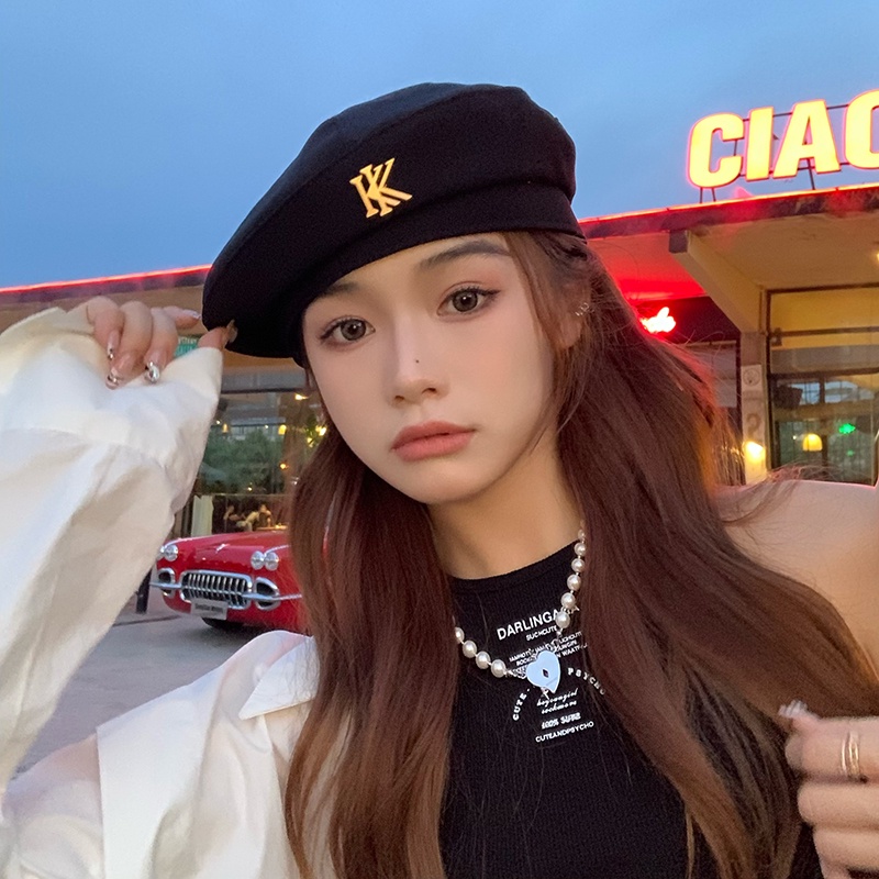 Mũ beret MG STUDIO phối khóa kim loại hình chữ KK