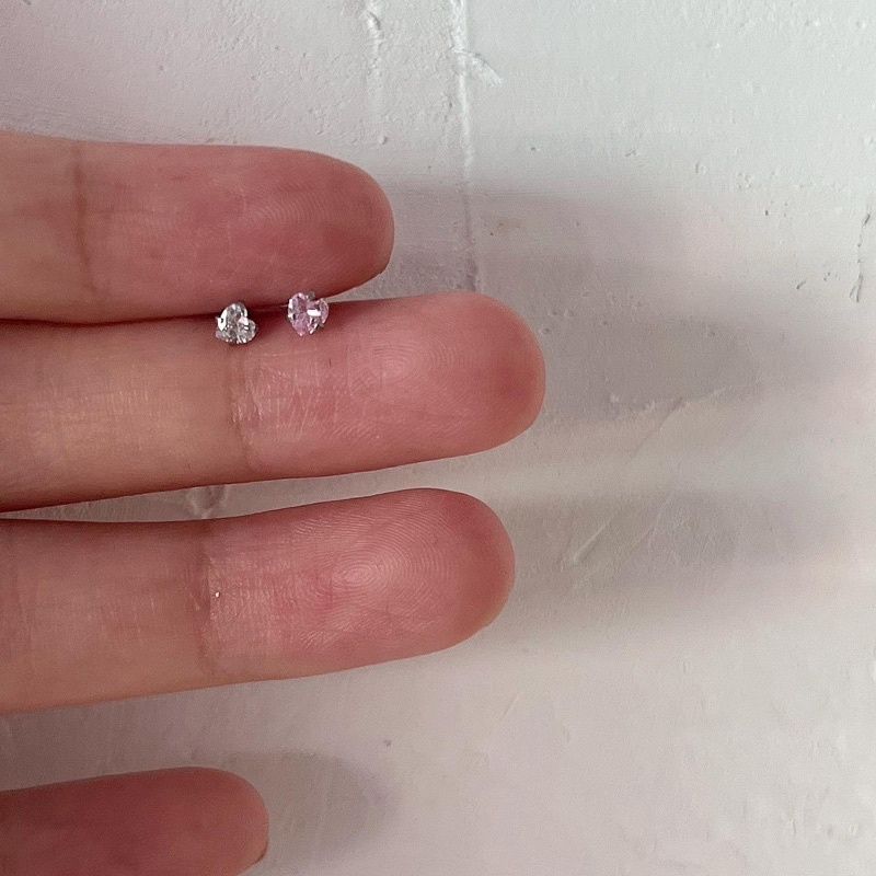 𝐯𝐞𝐥𝐯𝐞𝐭𝐩𝐢𝐧𝐤.𝐚𝐜𝐜🇰🇷| Khuyên tai thép không gỉ đá hình trái tim 2 màu