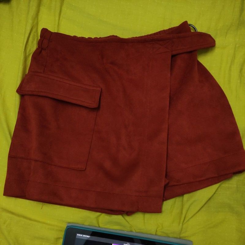 Quần short gỉa váy Bershka màu cam đất