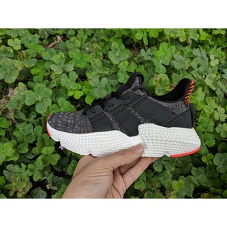Giày Adidas Prophere màu đen chấm cam