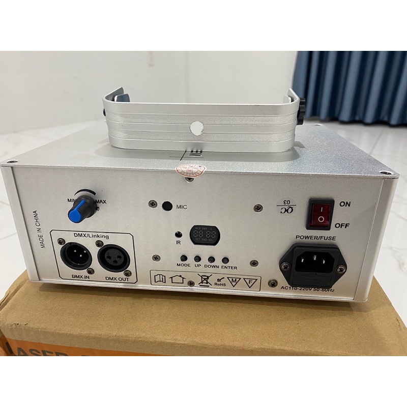 Đèn laser 8386 pro,đèn bay phòng đẹp