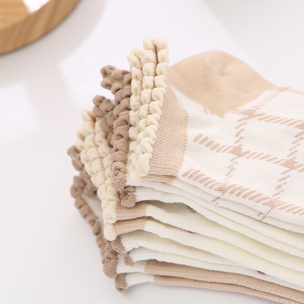 Tất nữ ngắn cổ bèo màu nâu nhiều họa tiết phong cách hàn quốc chất liệu co dãn thoáng mát thấm hút mồ hôi