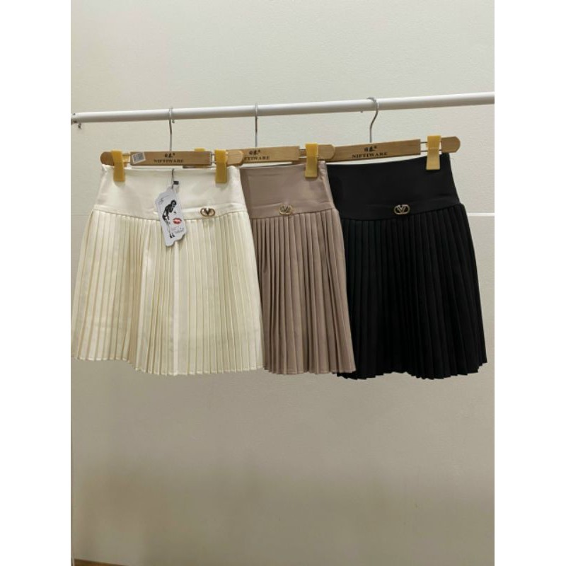 chân váy xếp li nhỏ cạp cao