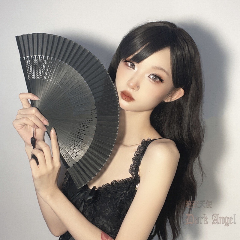 Quạt xếp cầm tay màu đen phong cách Trung Hoa cổ điển