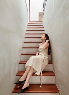 Đầm nude 2s rút hông