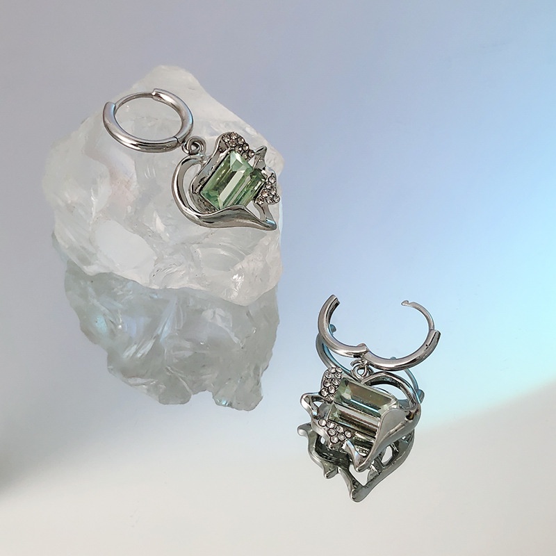 Khuyên Tai Hình Trái Tim Màu Xanh Lá Phong Cách Hip Hop Hàn Quốc Ngọt Ngào