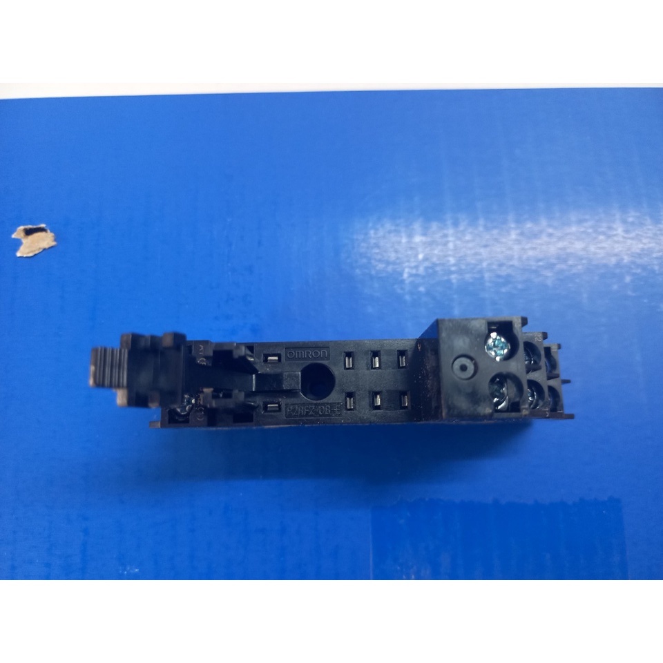 Đế Omron P2RFZ-08-E