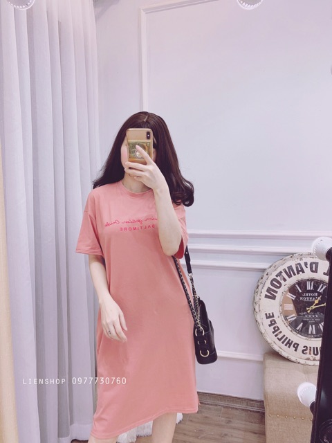 Váy Suông Ladies In Chữ Hai Mặt - Form Rộng Xẻ Tà Phối Túi Hông | BigBuy360 - bigbuy360.vn