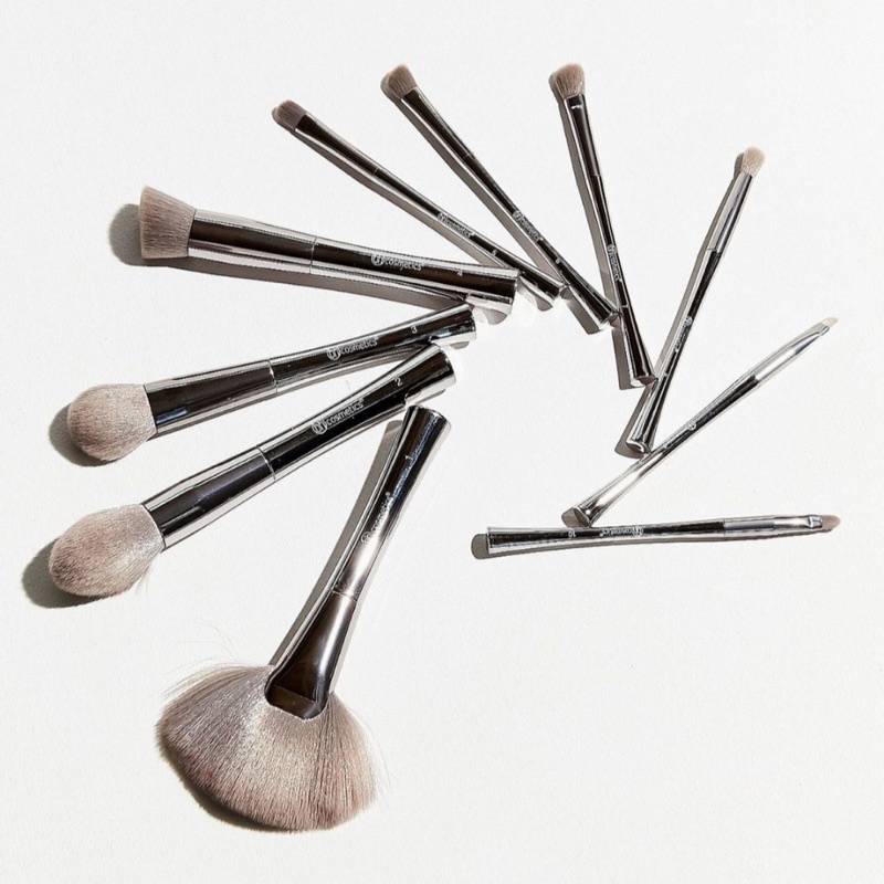 Bộ cọ trang điểm Bh Cosmetics cao cấp thân màu bạc, lông cọ màu khói, siêu mền nguyên tem, full hộp