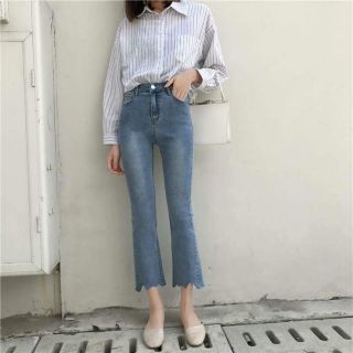 Quần jean ống loe rách gấu