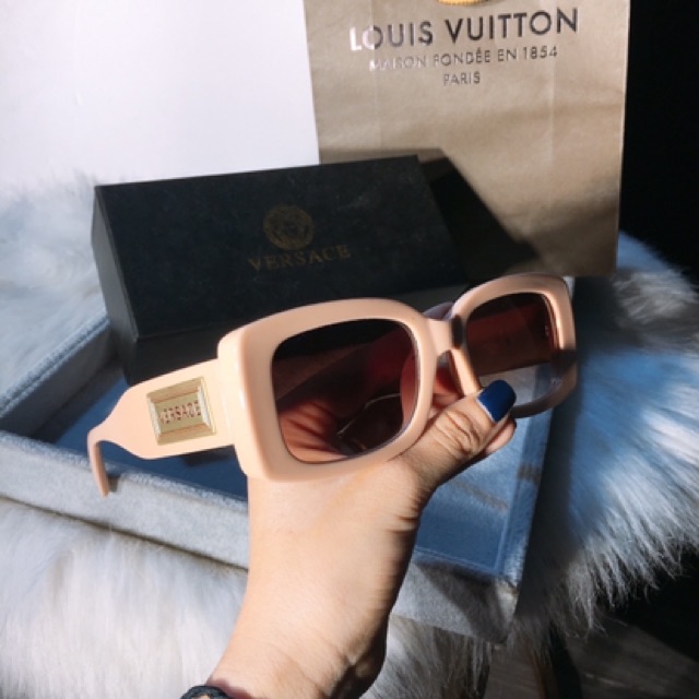 Kính mát thời trang nữ phong cách retro cao cấp. | BigBuy360 - bigbuy360.vn