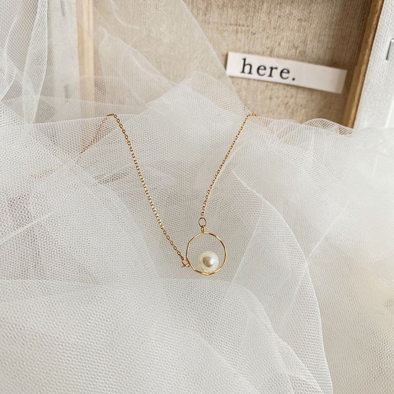 Dây chuyền kim loại mặt tròn đính ngọc trai nhân tạo đơn giản thời trang cho nữ