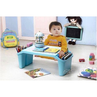 Bàn nhựa học của bé