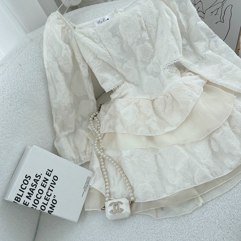Đầm Nude Hoa Nổi Cổ Vuông Khoét Eo Viền Ren 🦋FREESHIP🦋 Linh Dilys Store