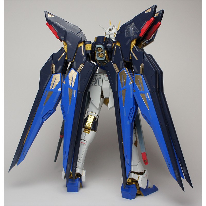 Mô Hình Gundam Bandai PG Strike Freedom Gundam 1/60 Gundam Seed Destiny