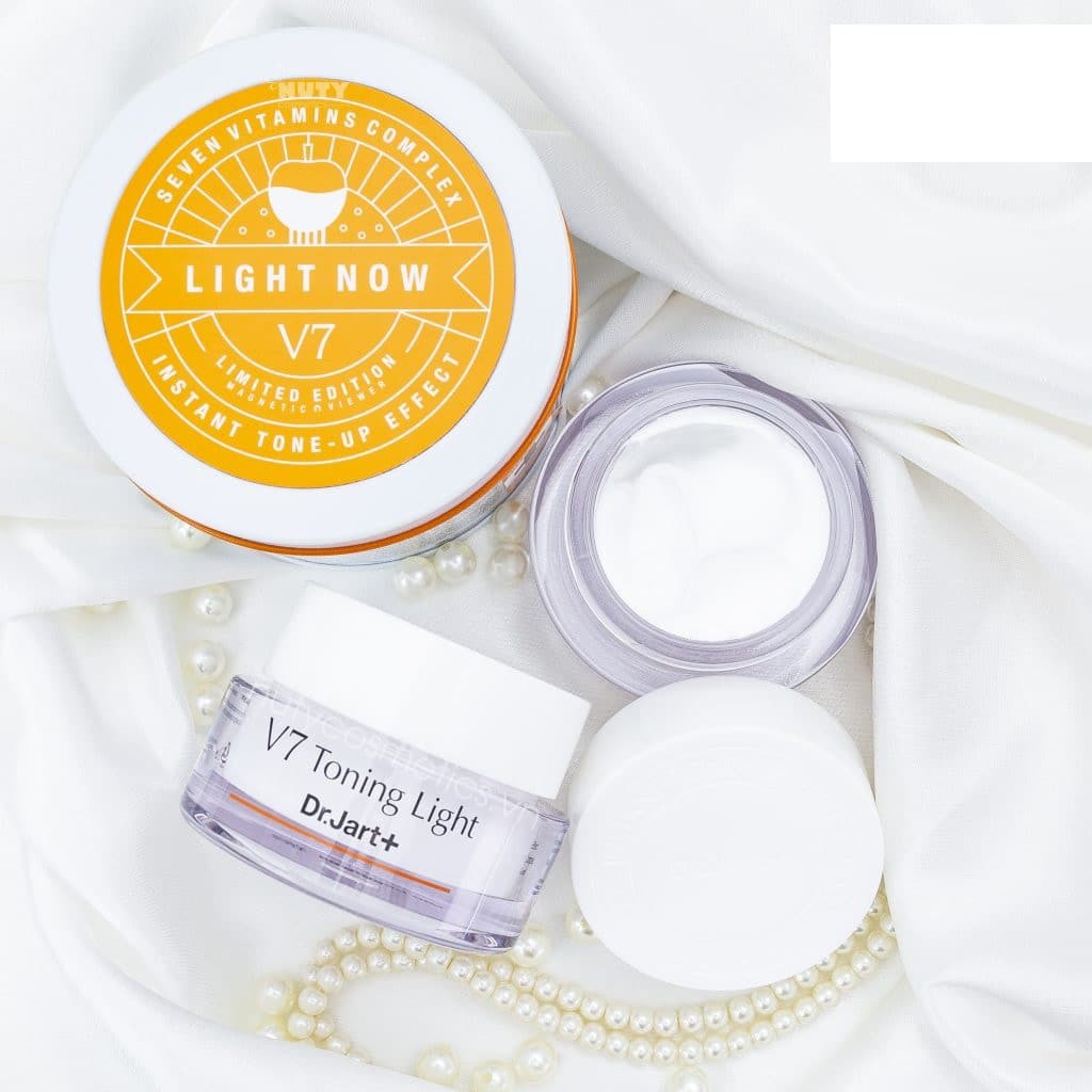 [HỘP TRÒN]♥Kem dưỡng da V7 Toning Light hộp tròn hộp thiếc tròn hũ lớn ♥50ML♥ | BigBuy360 - bigbuy360.vn